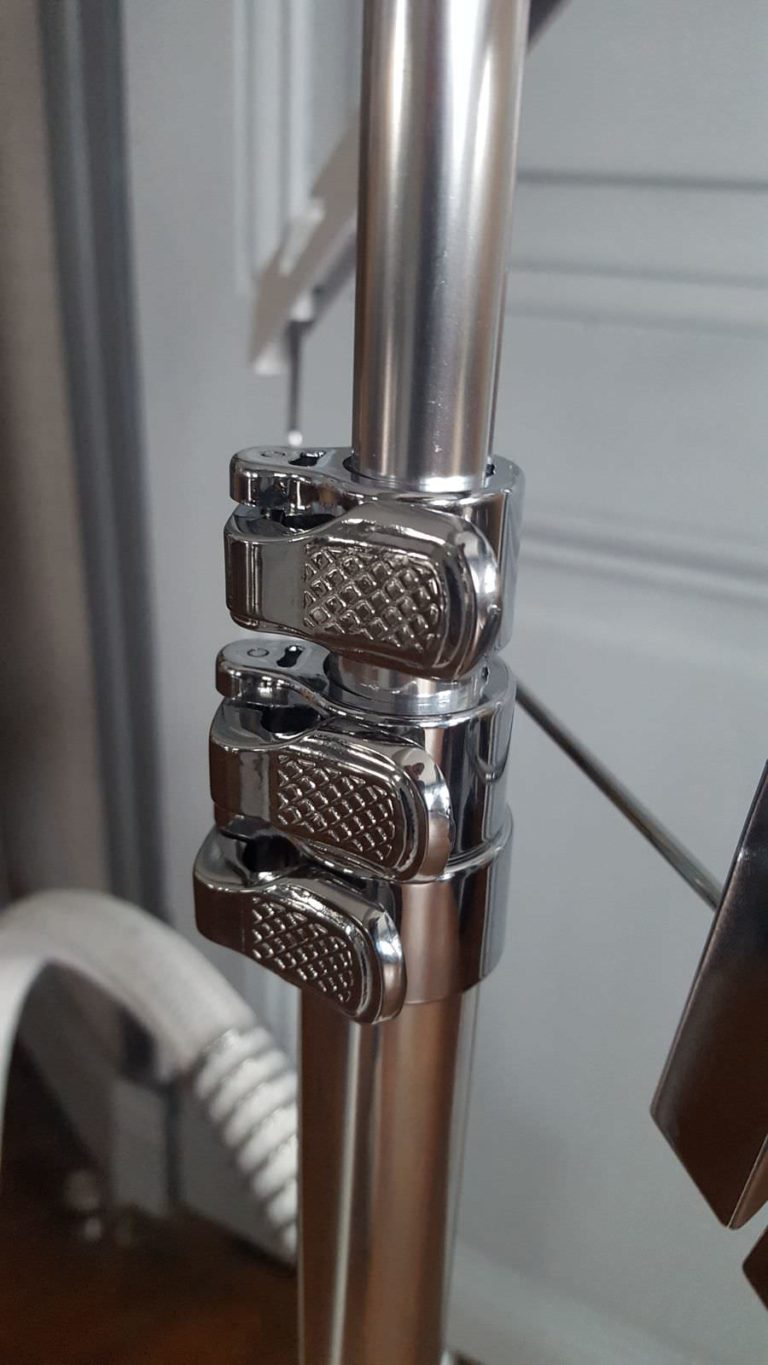 SteamOne H2020. défroisseur vertical, verrous des tiges télescopiques