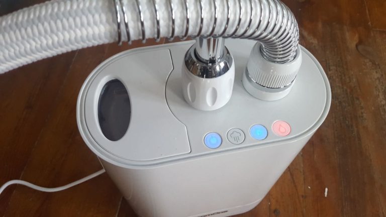 SteamOne H2020. défroisseur vertical - les voyants du panneau de commandes