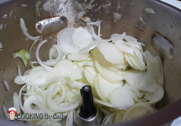 Oignons avec le découpe légumes du Companion