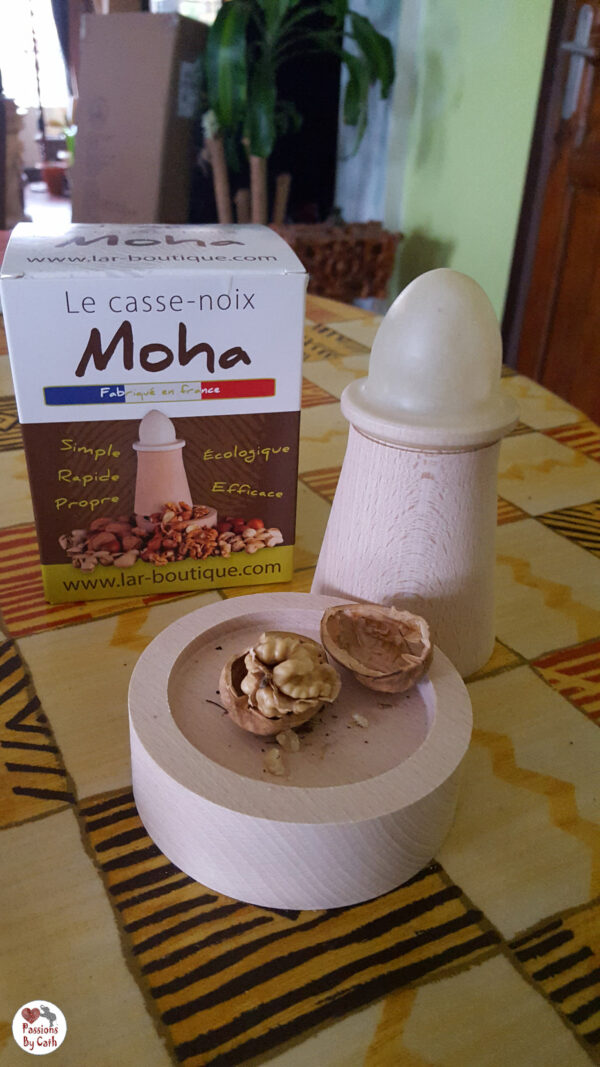 décortiquer les noix avec le CASSE NOIX MOHA